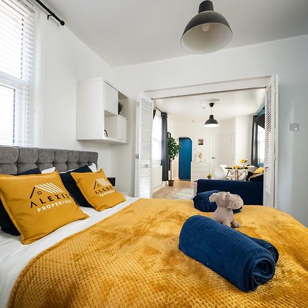 Seaside Retreat: Luxury 1-Bed, Free Parking Apartment Портсмът Екстериор снимка