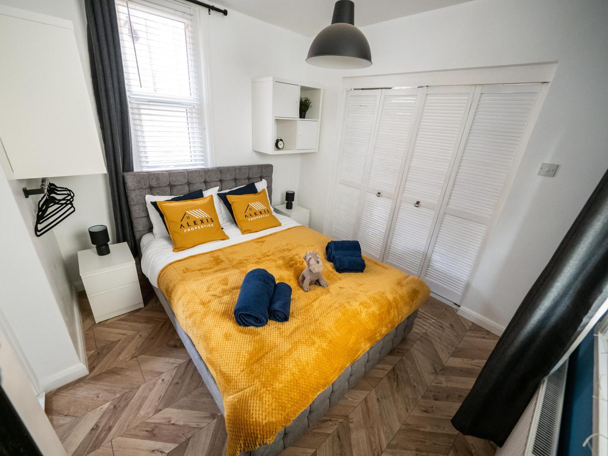 Seaside Retreat: Luxury 1-Bed, Free Parking Apartment Портсмът Екстериор снимка